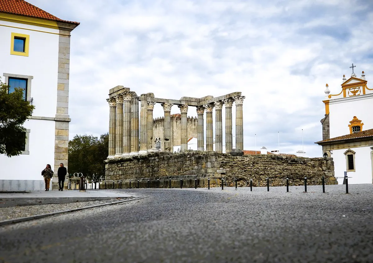 Walking to the Roman Temple Evora: 10 Scenic Stops