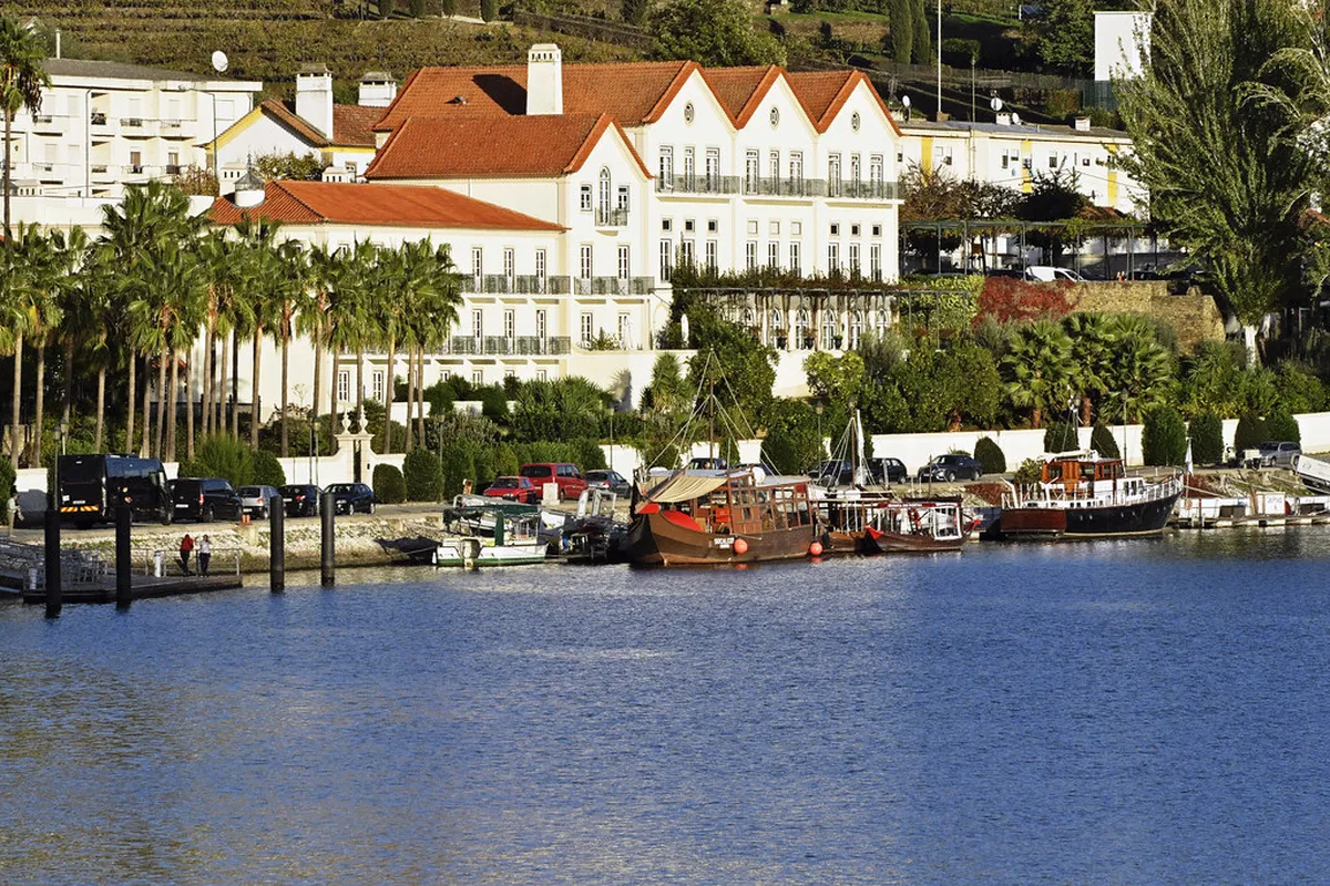 Pinhão Riverside Walking Route: Relaxing 1-Day Itinerary